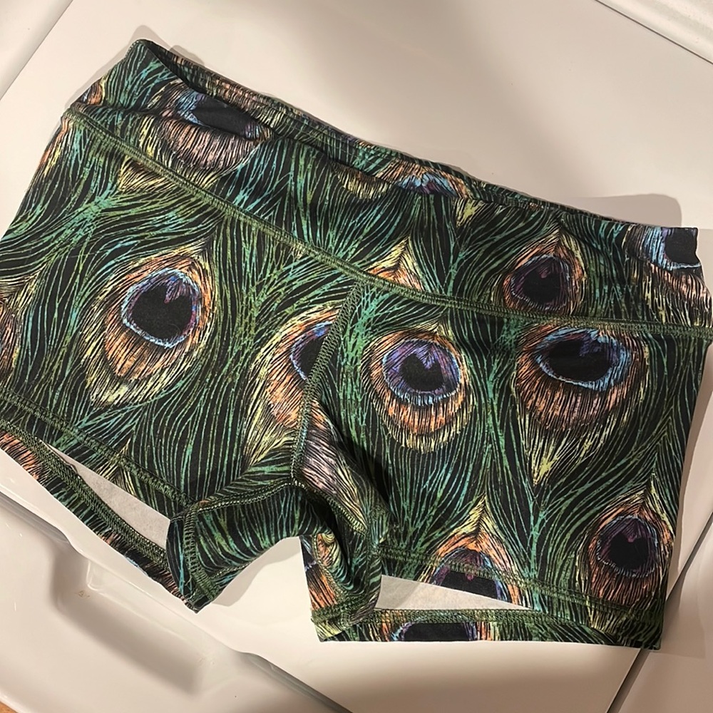 Fleo peacock athletic shorts